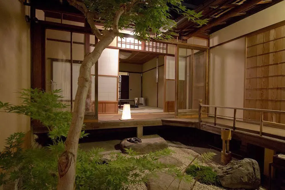 Itsutsuji-an Machiya Inn Kyoto